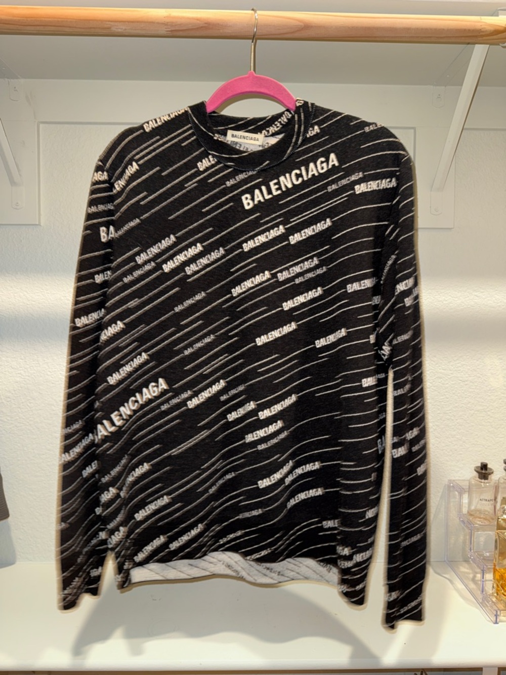 Balenciaga Black and White Logo-Print Crewneck Sweater
Like new barely worn